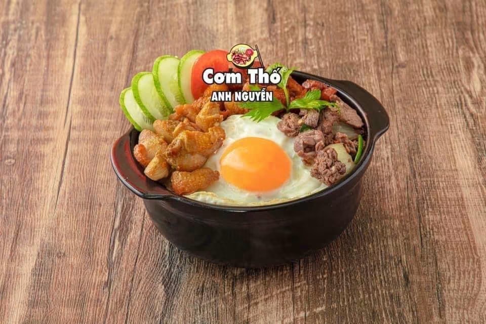 Cơm thố đặc biệt ( bò + gà + xá xíu + trứng )