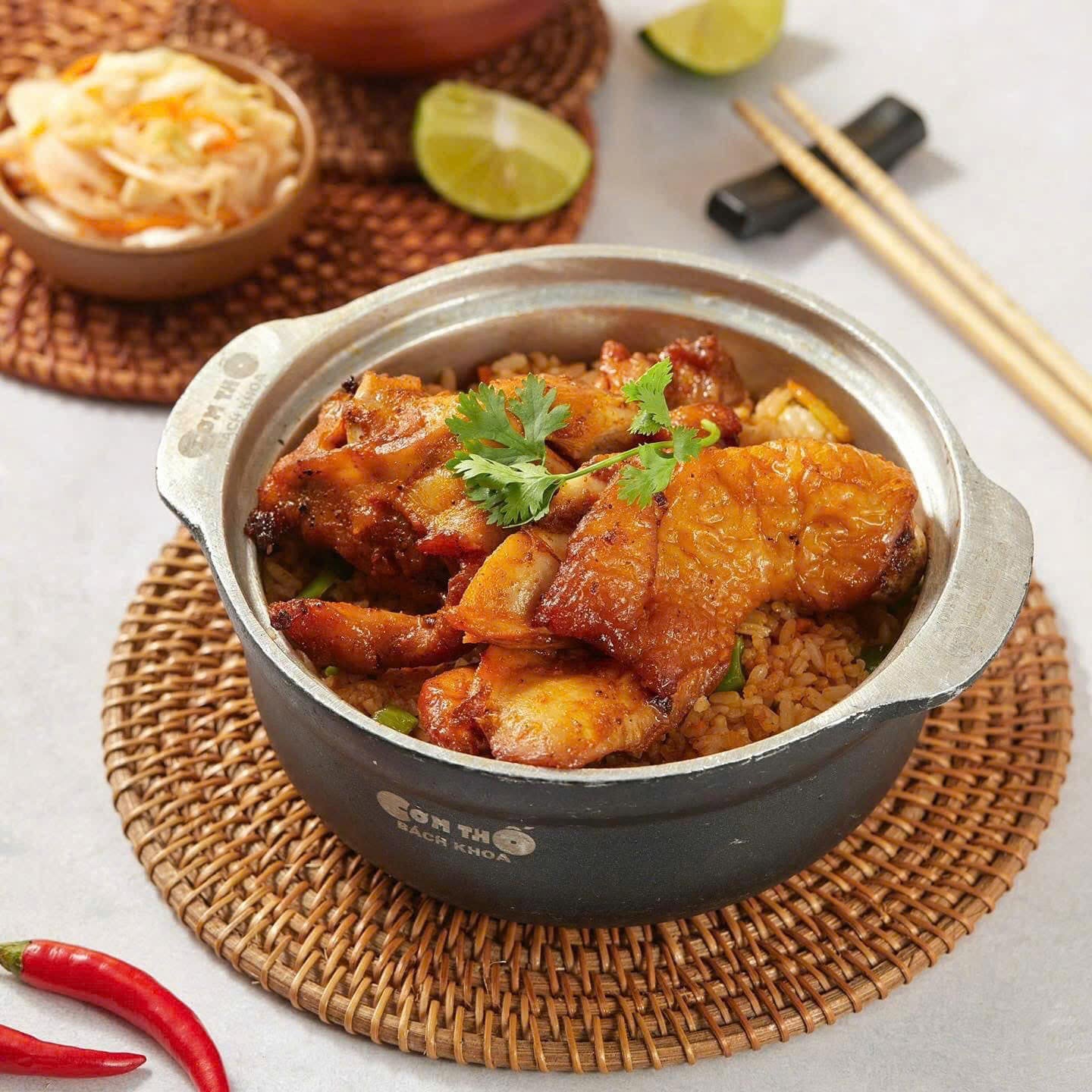 Thố gà sốt vừa