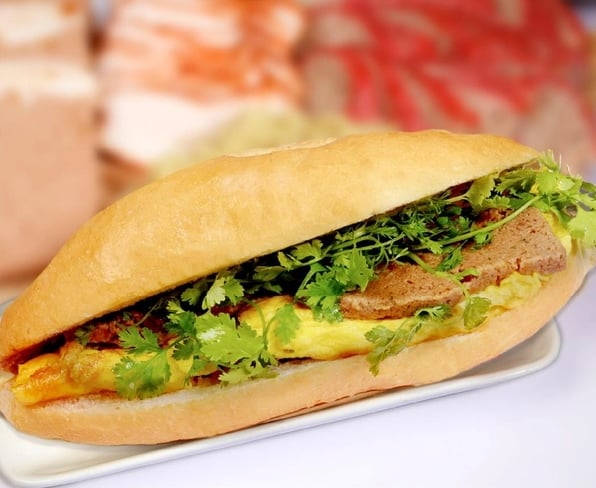 Bánh mì pate trứng