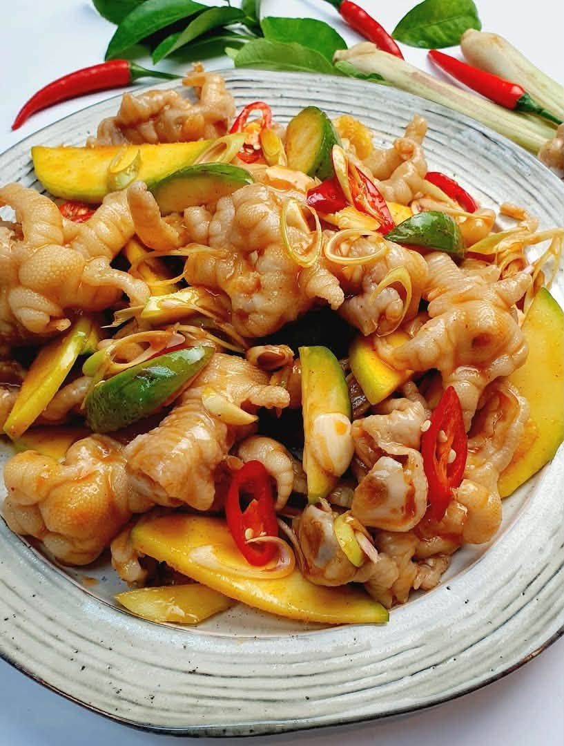 Chân gà sốt thái